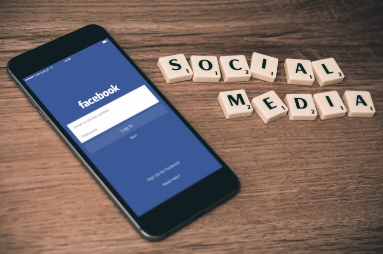 Propozycje znajomych na Facebooku — skąd się biorą, jak włączyć/wyłączyć