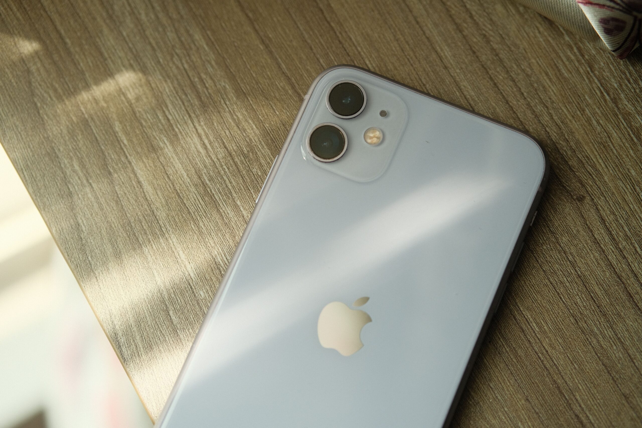 iPhone z USA/zagranicy — czy działa w Polsce, gwarancja, sprowadzanie