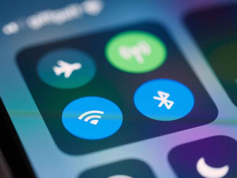 Bluetooth — sam się włącza, bezpieczeństwo, która aplikacja włącza