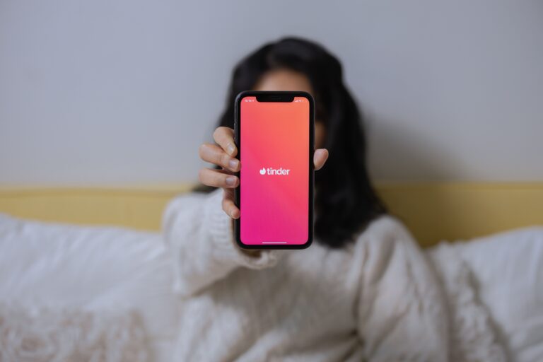 Tinder — aktywność, online, screeny, instalacja, czy ktoś ma konto