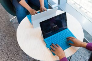 Łączenie dwóch komputerów/laptopów (kabel LAN/USB, WiFi, router)