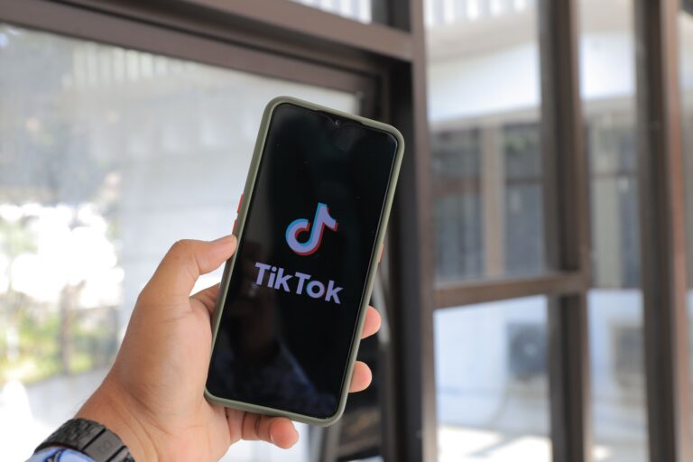 TikTok — awarie, problemy, rejestracja, instalacja