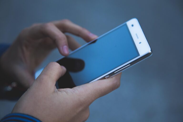 Czas spędzony na telefonie / przed ekranem — jak sprawdzić