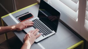 Błąd System Service Exception, niebieski ekran i „nie znaleziono punktu wejścia procedury”