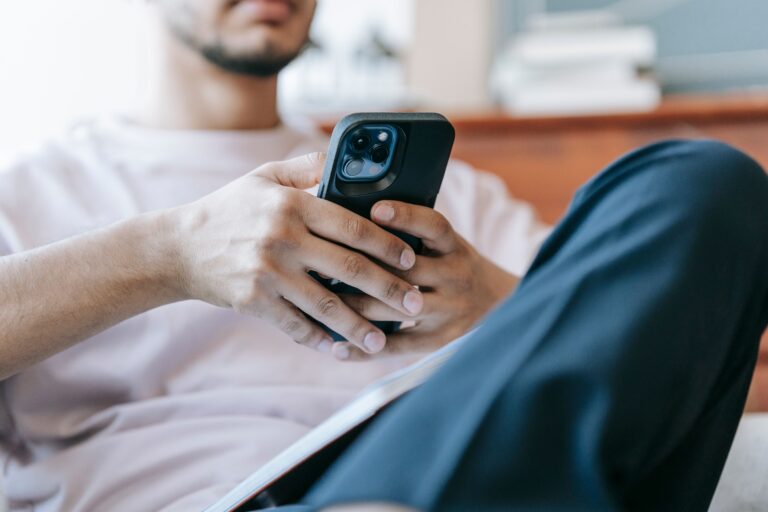 Przywracanie ustawień fabrycznych i reset telefonu