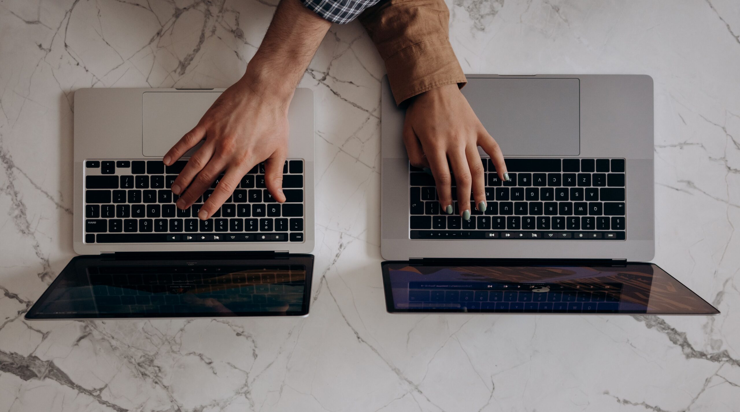 Pojęcia sieciowe, serwerowe i konfiguracja (porty, protokoły, localhost, PuTTY, Tomcat, AWS)