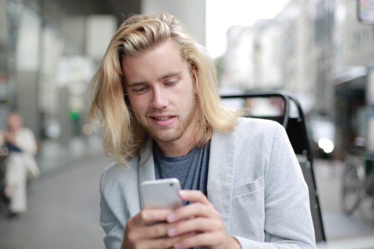 Tinder – screeny, aktywność, kto polubił, algorytm, sposób dopasowania