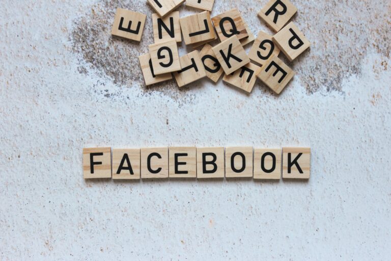 Żałobne nakładki, emotki, gify i grafiki na FB do pobrania