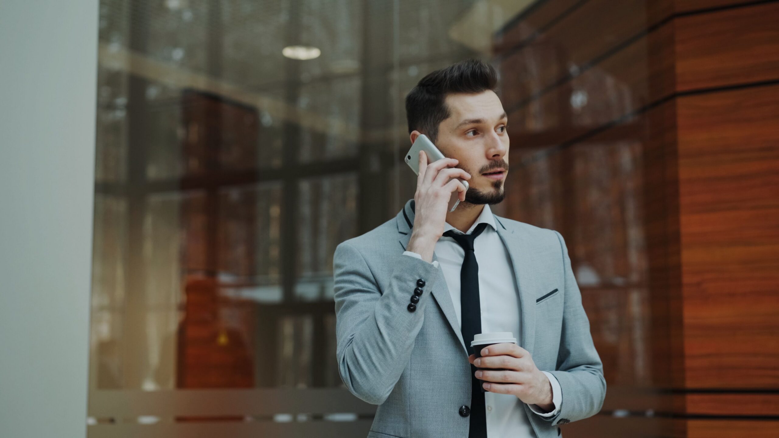 Szpiegowanie/kontrola telefonu partnera bez instalacji — czy legalne