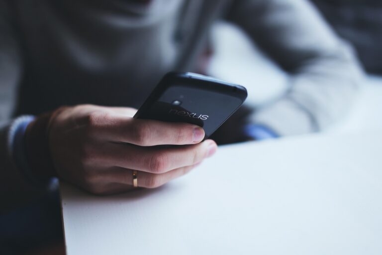 Data/rok produkcji telefonu — jak sprawdzić