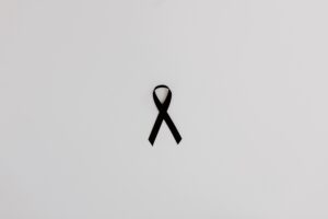 Symbolika i nazwa czarnej wstążki / kiru / opaski żałobnej