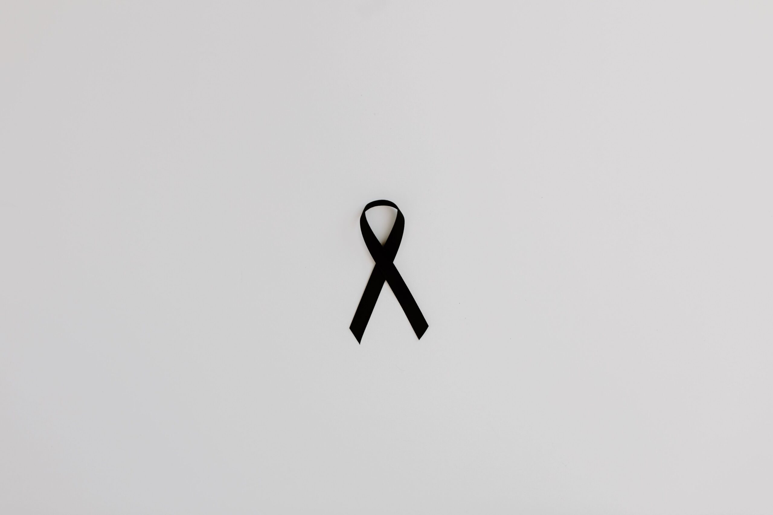 Symbolika i nazwa czarnej wstążki / kiru / opaski żałobnej