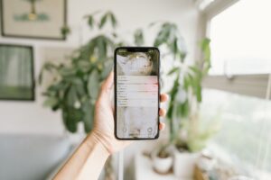 „Wiadomości robią coś w tle” — co to znaczy (Xiaomi/Android)