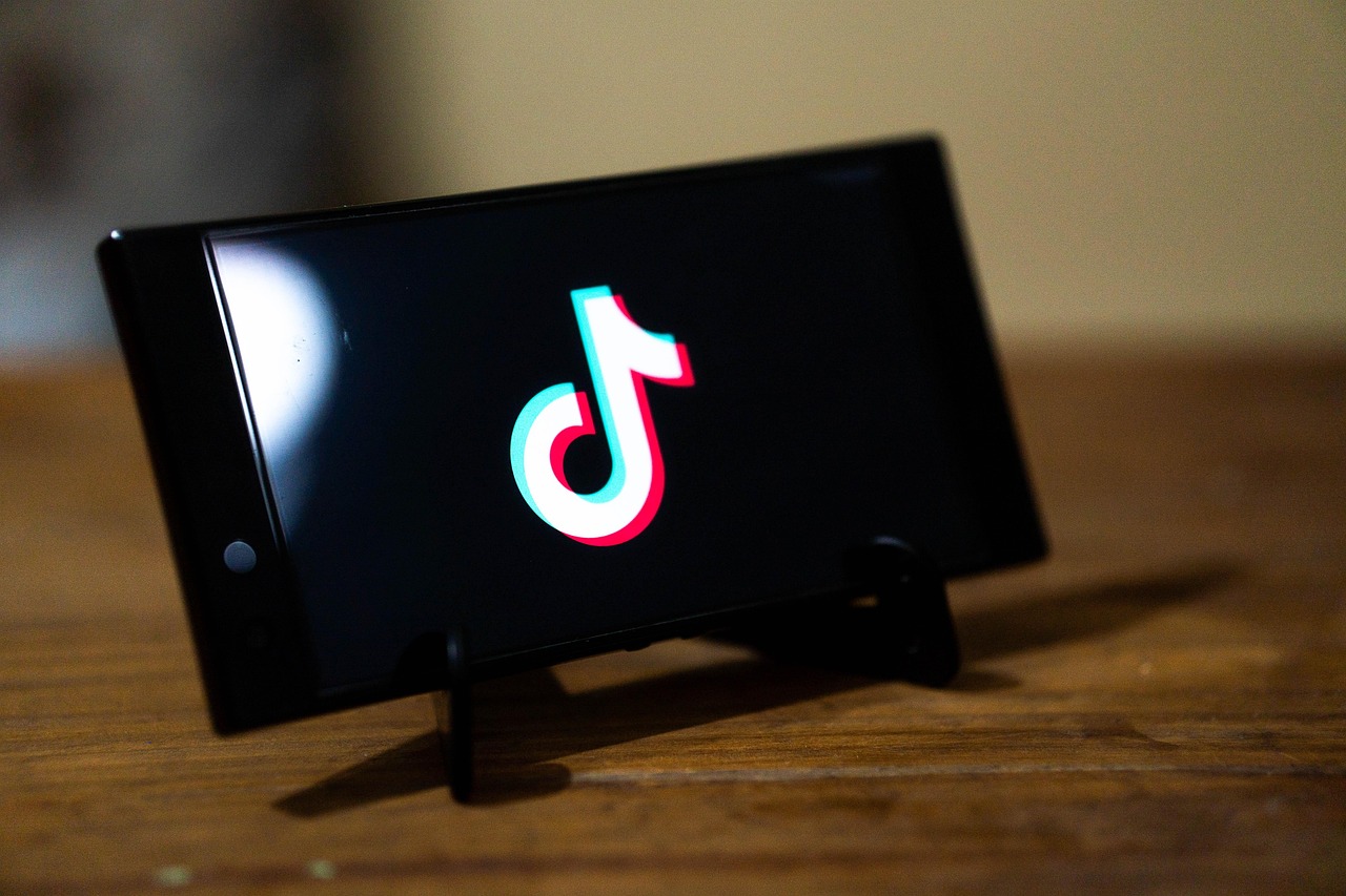 TikTok – kto stworzył, kiedy powstał, historia, logo